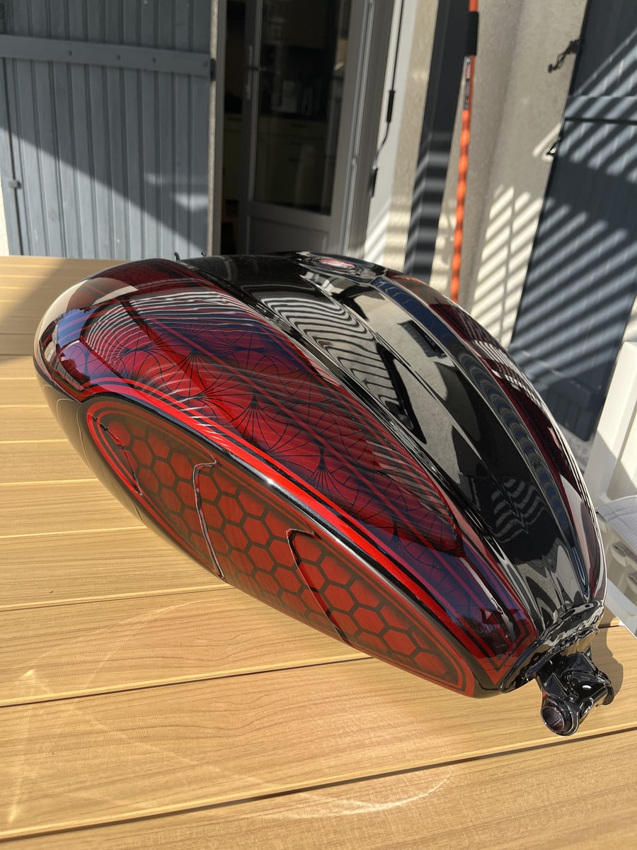 peinture candy pochoir triumph rocket 3